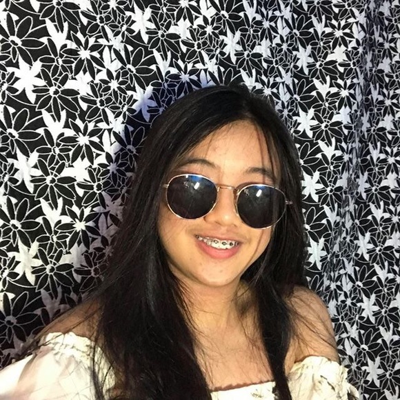 Meet your Posher, Ciara - Picture 1 of 1